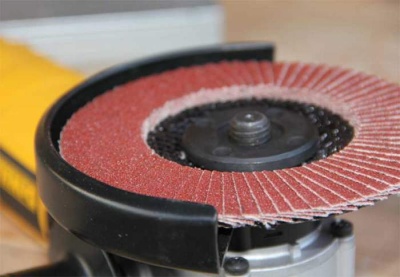 Круг лепестковый торцевой Ø180 P-120